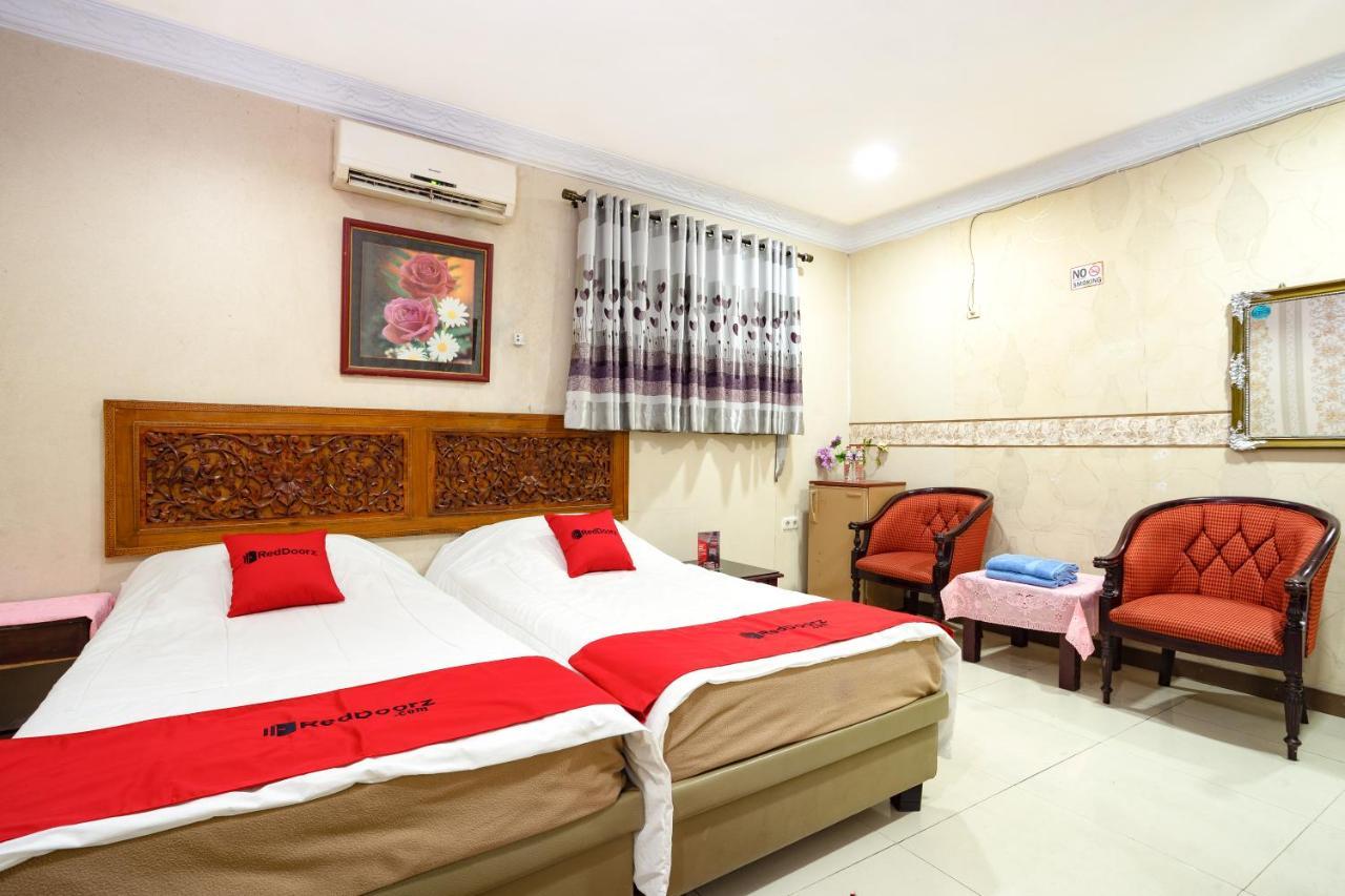 Reddoorz Near Rs Cikini Jakarta Exterior photo